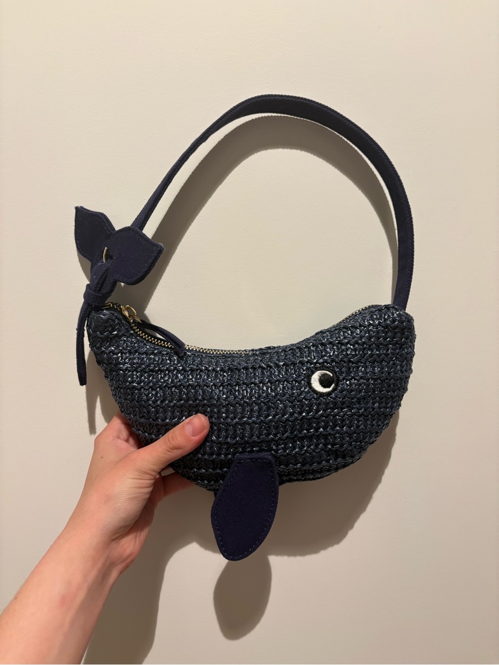 Vineyard Vines Navy Whale Straw Mini Shoulder Bag - Picture 2 of 5